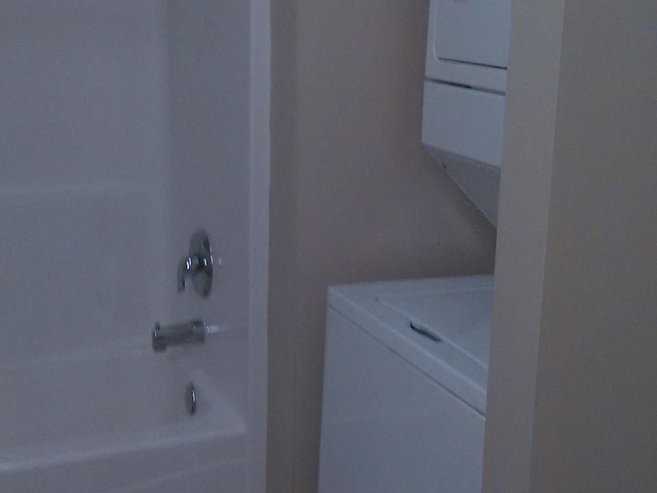 Upper Bath/Laundry