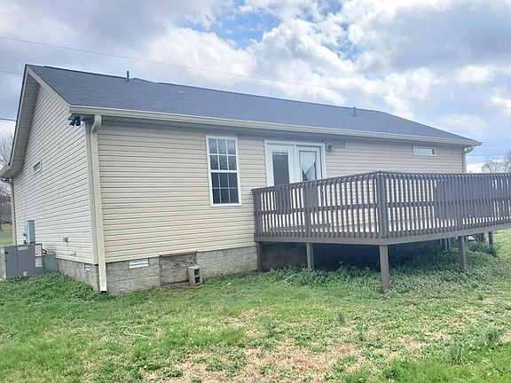 4th image of 21 Winding Hills Ln