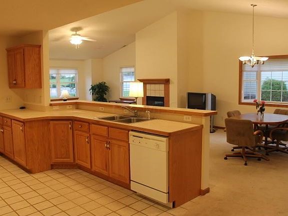 5th image of 79 Fairway Dr