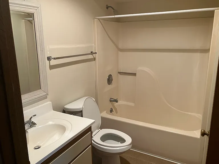 Photo of similar unit (bathroom)