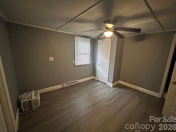 3rd image of 707 Wilson St APT B