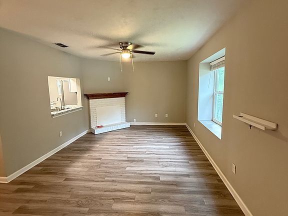 4th image of 2043 Victory Garden Ln
