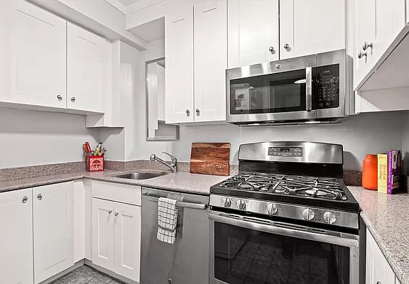 4th image of 205 E 78th St APT 15T