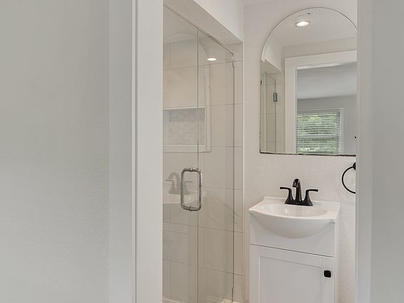 5th image of 9411 Sun Isle Dr NE