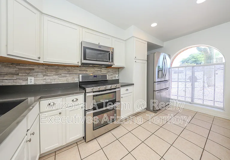 9530 E 42nd St — Photo 21