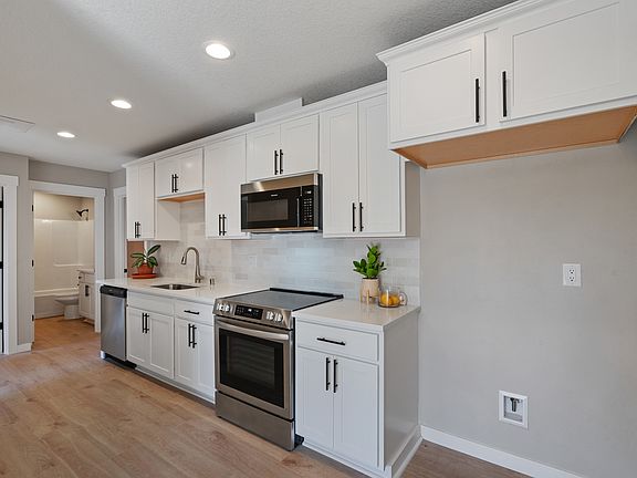 5th image of 6017 NE 45th Ct #B