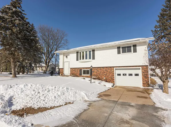 860 Grace St, Platteville, WI 53818