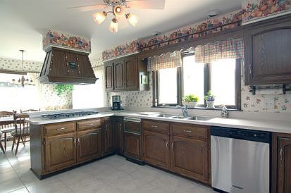 3rd image of 2S583 Avenue Chateaux E
