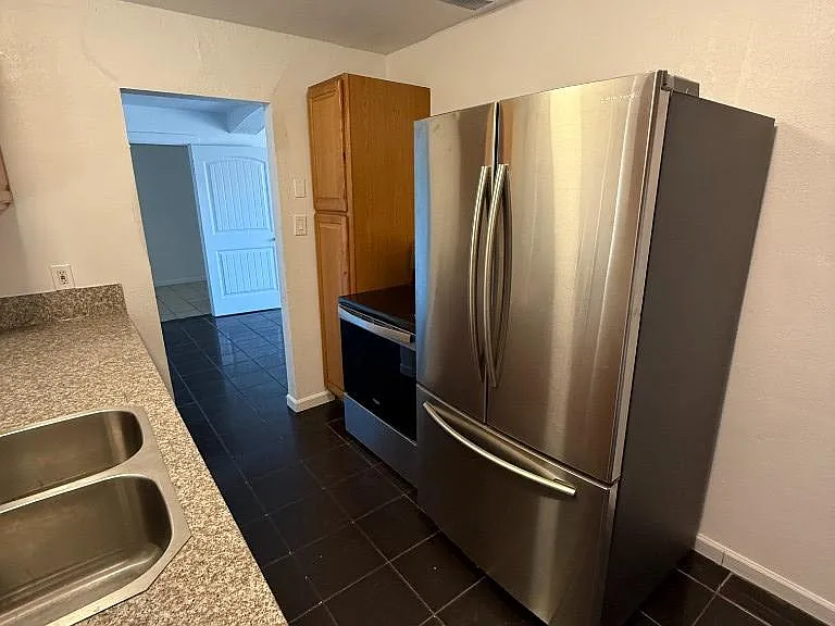2921 W Moreland St — Photo 3