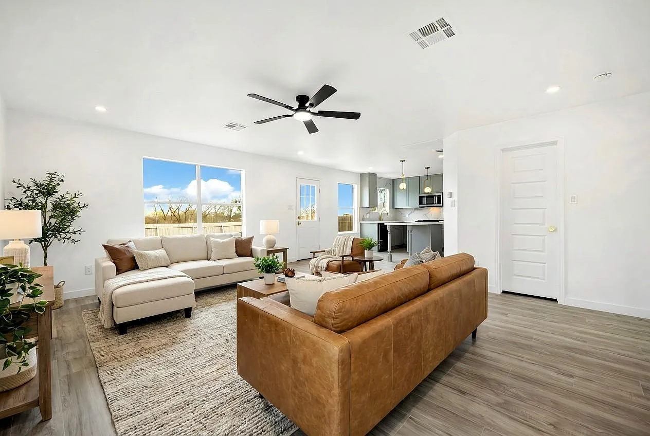4 bed, 2.5 bath, 2066 sqft, $2,250 — Photo 2