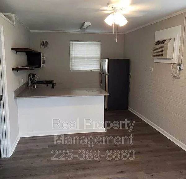 1121 Aster St #5 — Photo 2