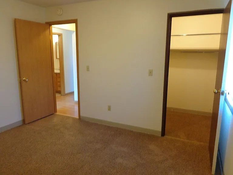Crestwood Apartments — Photo 45