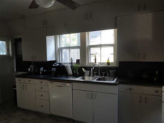 3rd image of 423 Bradview Ct