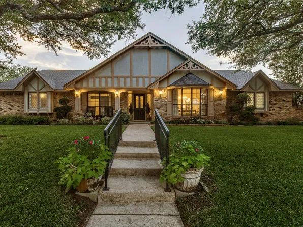 3908 Lost Creek Blvd, Fort Worth, TX 76103