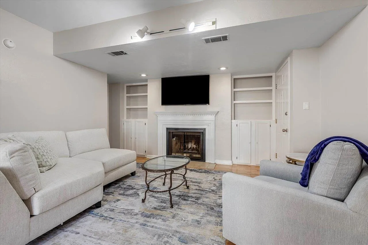 1 bed, 1.0 bath, 695 sqft, $1,800 — Photo 3