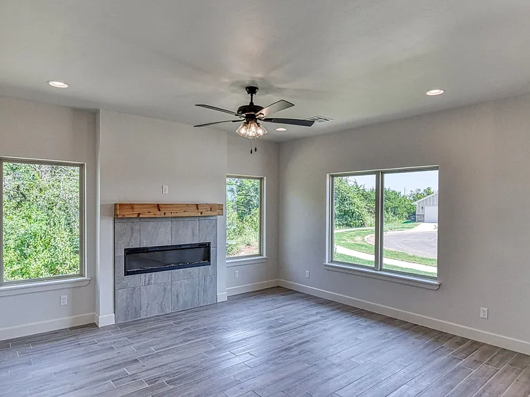 8101 Solare Pl — Photo 6
