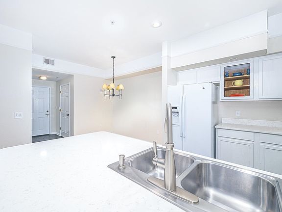 5th image of 2801 Chancellorsville Dr APT 612