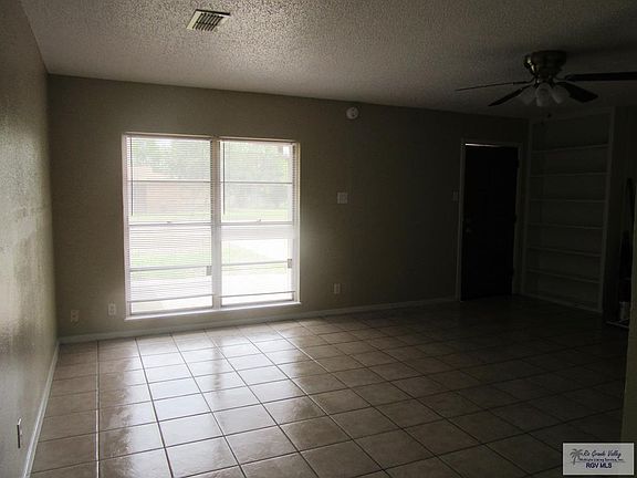 3rd image of 1013 E Crockett Ave