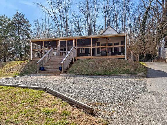 3rd image of 2387 Oak Level Rd