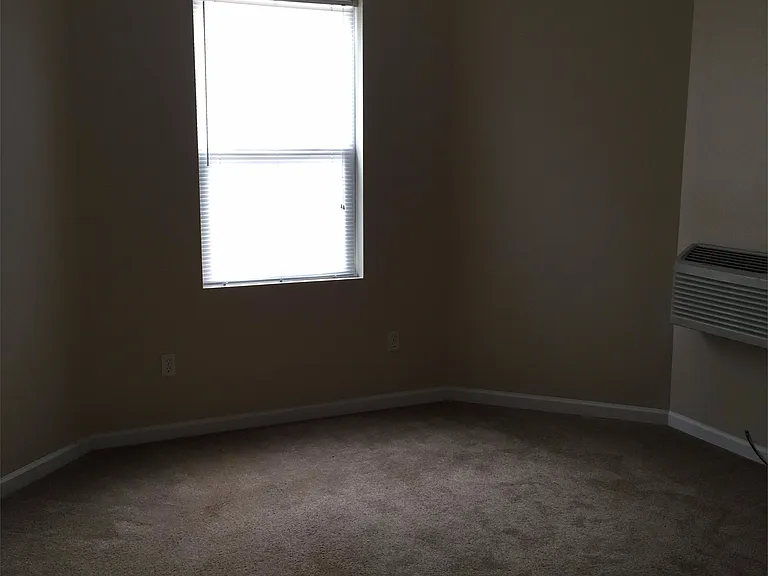 617 15th St #2 — Photo 9