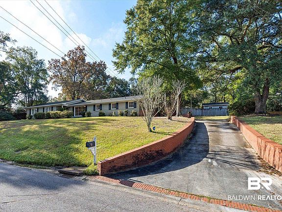 2nd image of 3807 Hillcrest Ln