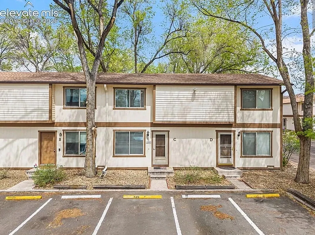 2 bed, 876 sqft, $1,475 — Photo 1