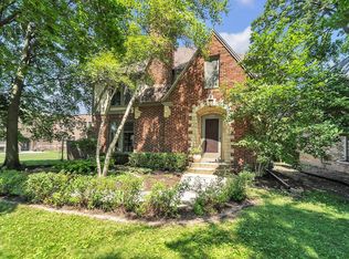 1212 E Henry Clay St, Whitefish Bay, WI 53217