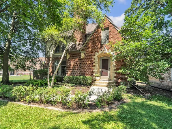 1212 East Henry Clay STREET, Whitefish Bay, WI 53217