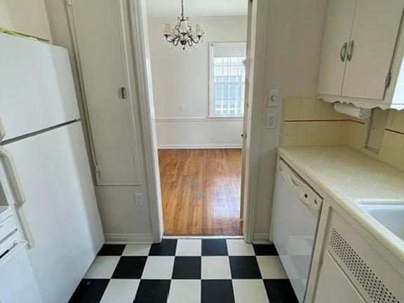 5th image of 1257 1/2 Devon Ave #1257-1/2