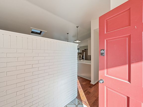 3rd image of 1549 E 59th St S