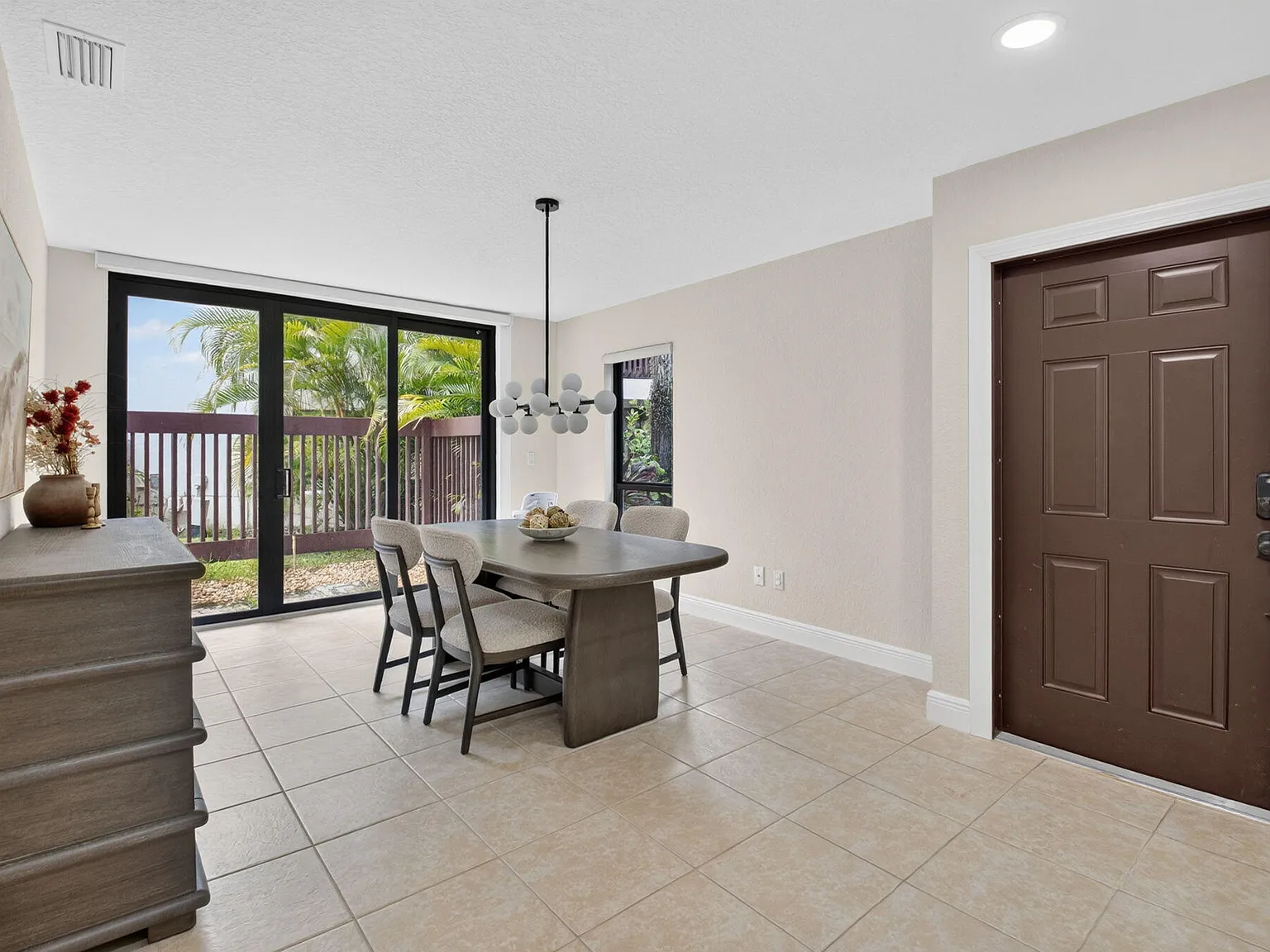2 bed, 2.0 bath, 1475 sqft, $5,500 — Photo 4