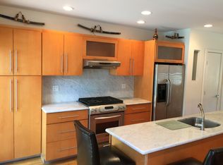 6914 222nd St, Oakland Gardens, NY 11364