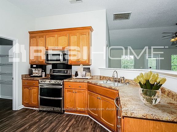 3rd image of 106 Bellevue Dr
