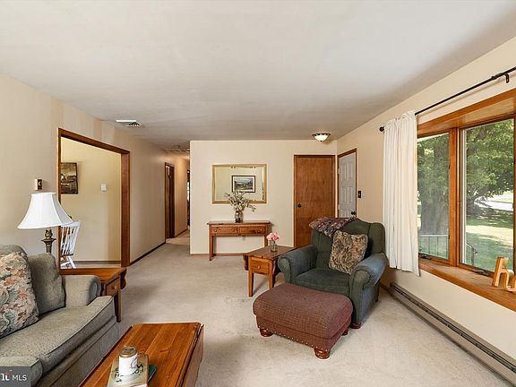 5th image of 6 Eleanor Dr
