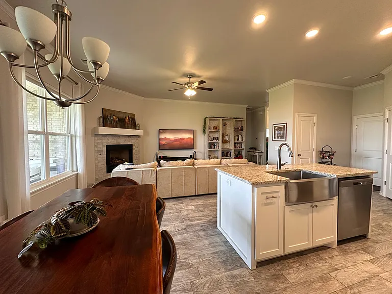 5923 NE Yorktown Ct — Photo 4