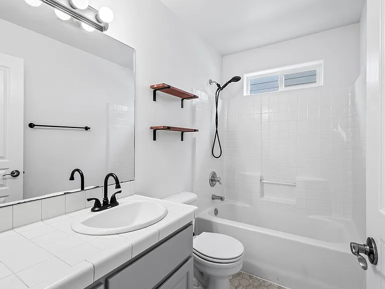 20700 Nicolette Dr — Photo 9