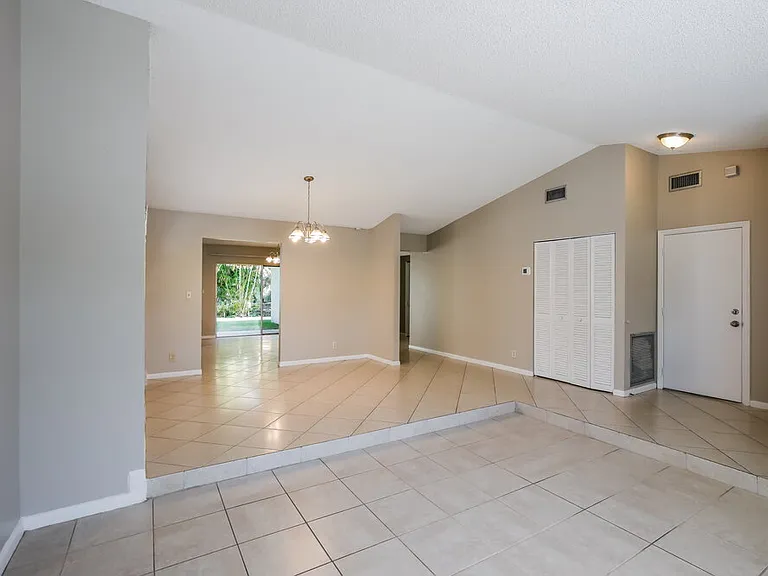 9611 NW 44th Ct — Photo 5