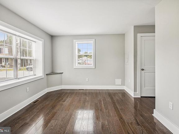 5th image of 107 5th Ave SW