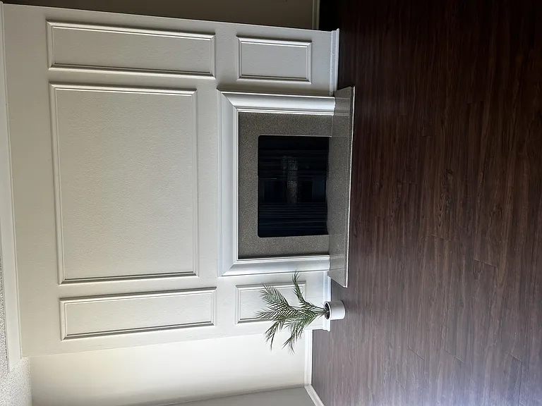 Versailles on the Lake Apartments — Photo 128