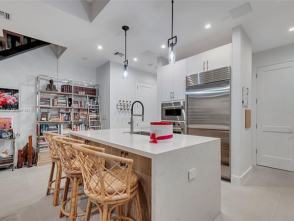 2nd image of 3404 Ponce De Leon Blvd
