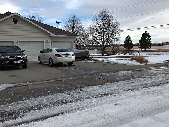 3rd image of 3221 Meadow Ct