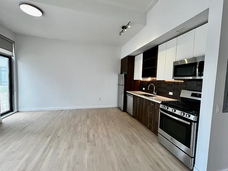 33-01 38th Ave #3K — Photo 5