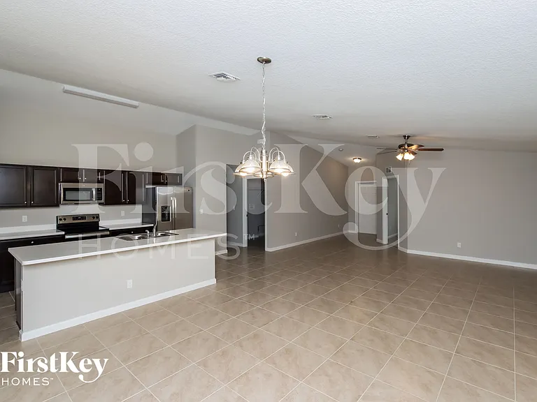 785 Coconut St SE — Photo 4