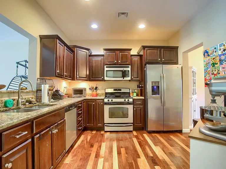 690 Stoverdale Rd — Photo 9