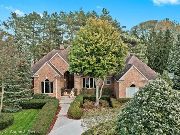 22320 Anna Maria Ct, Novi, MI 48374