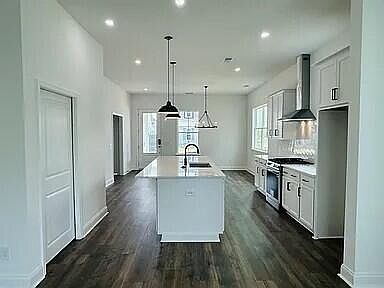 4th image of 711 Rumbling Leaf Ln #1526