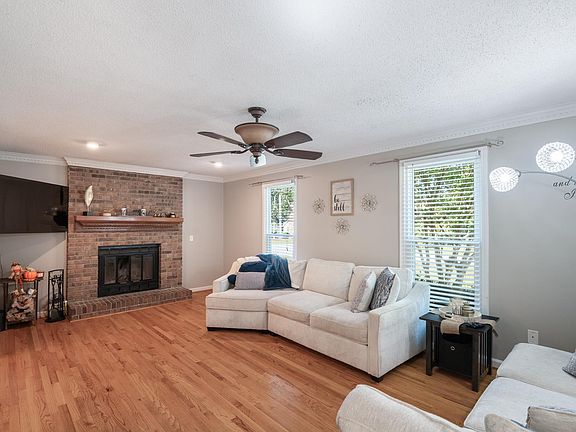 4th image of 197 Ashton Cir