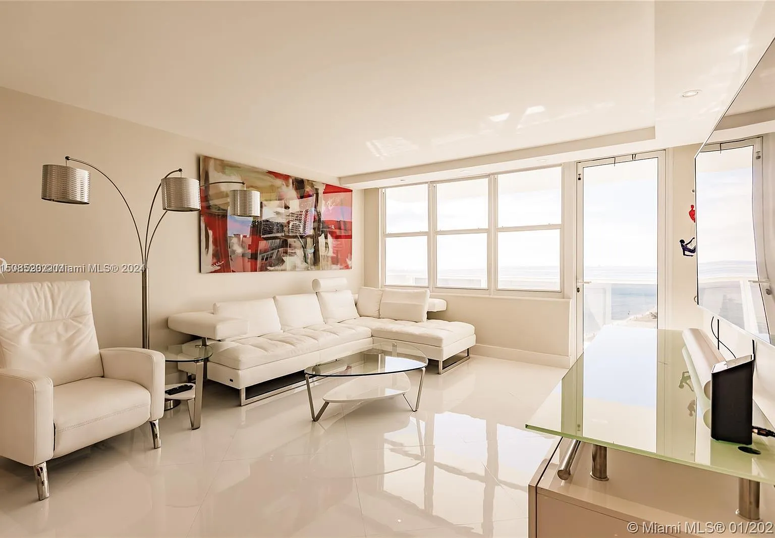Sea Air Towers Condo — Photo 4