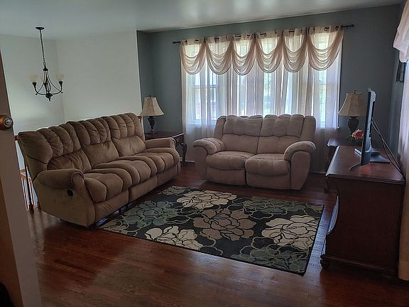 4th image of 810 Worthington Dr