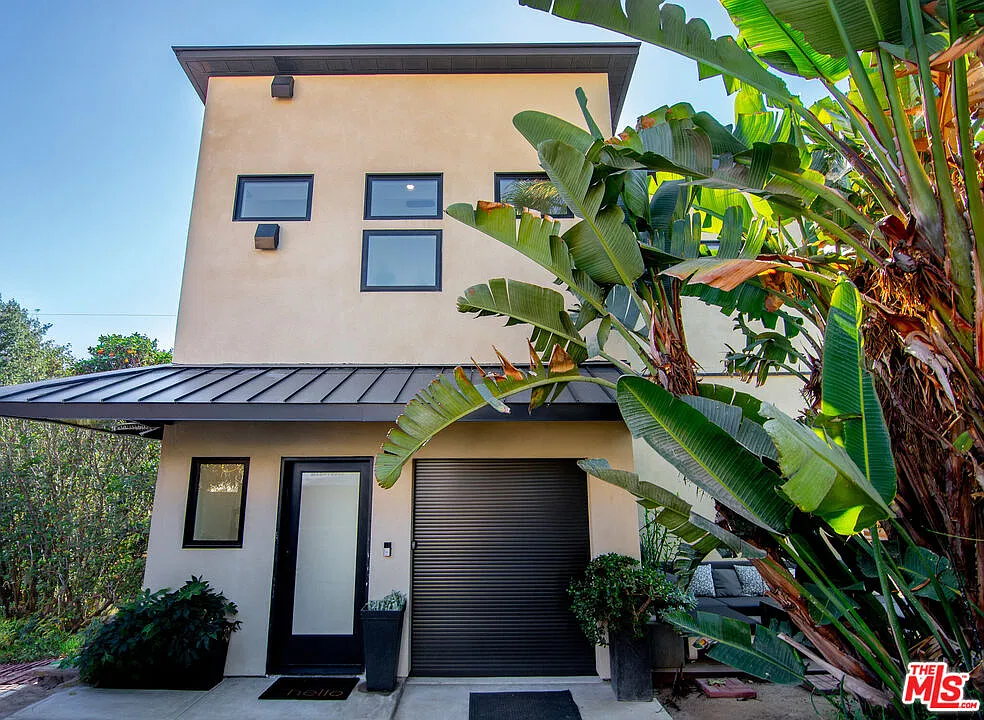 2 bed, $4,850 — Photo 1
